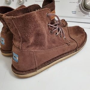 Tom's boots